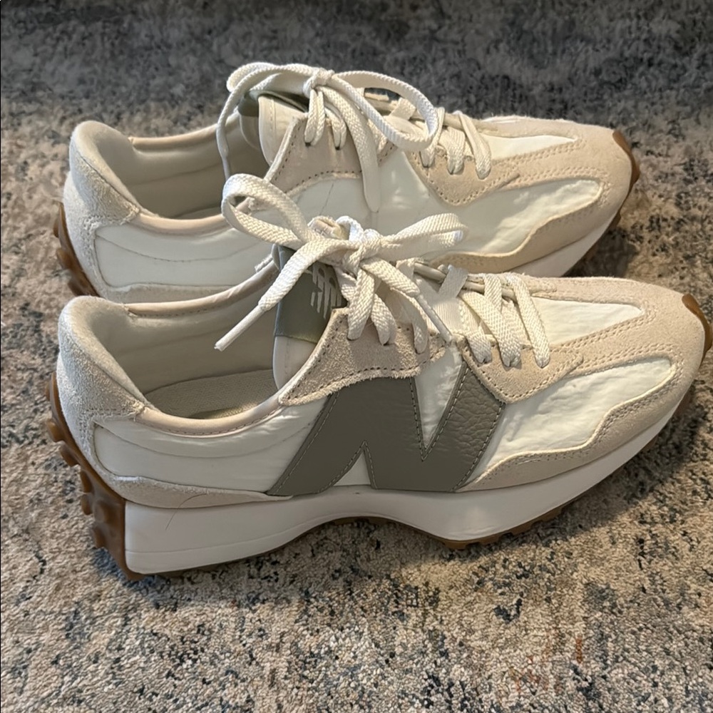 New Balance 327s White/Beige/Olive